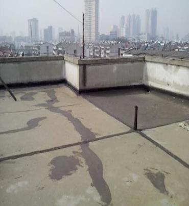 石阡漏水维修 楼顶漏水是什么原因，楼顶漏水维修方法是什么?
