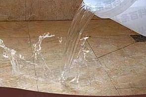 石阡漏水维修 免砸砖防水材料该如何施工